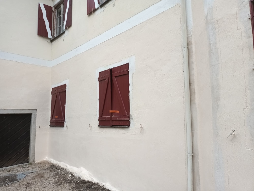 Schloss Neukirchen Fensterwand nachher